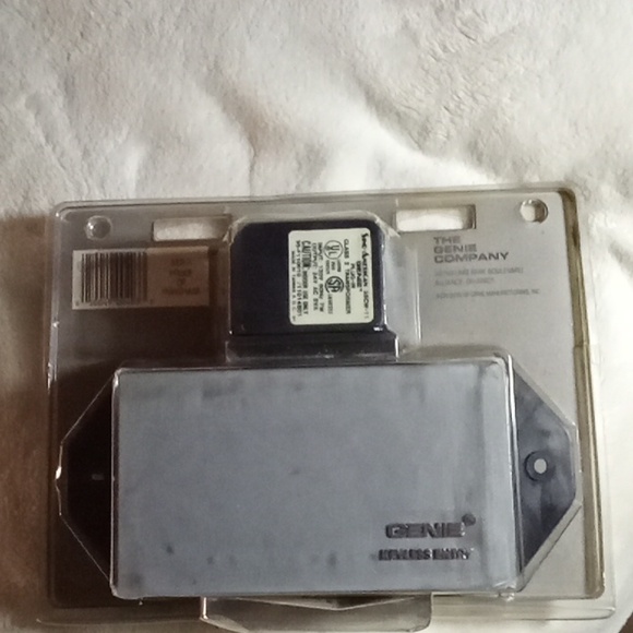 Genie Keyless Entry System UNIVERSAL GARAGE OPENER 2018NEW IN BOX - Picture 3 of 4